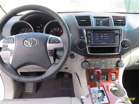 2013 Toyota Highlander Limited Ash Dashboard Photo #72667726 | GTCarLot.com