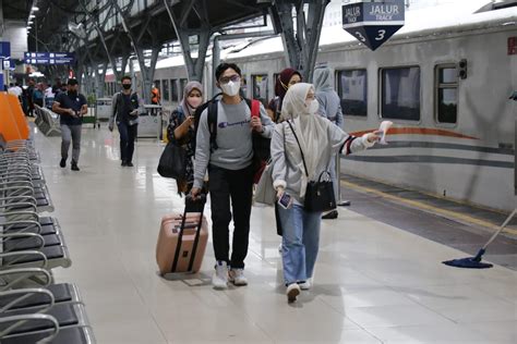 Ada Tarif Khusus KA Jarak Jauh Keberangkatan Stasiun Gambir Dan Pasar