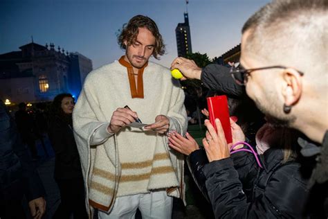 Atp Finals Tsitsipas Interrompe Treino E Tem Estreia Em Risco