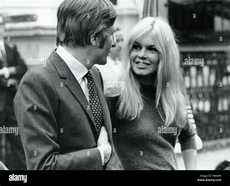 Brigitte Bardot Mit Ihrem Ehemann Gunther Sachs 1966 Datei Referenz Nr 1012 017 Tha © Gfs