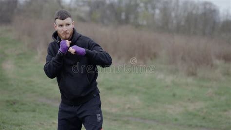 Entrenamiento De Boxeadores En La Ciudad Almacen De Video Vídeo de