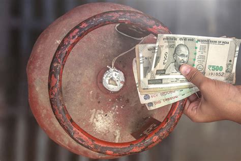 Commercial LPG Cylinder Prices Slashed By Rs 91 50 In National Capital