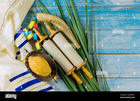 Sukkot en el citrón amarillo etrog de la religión de símbolos