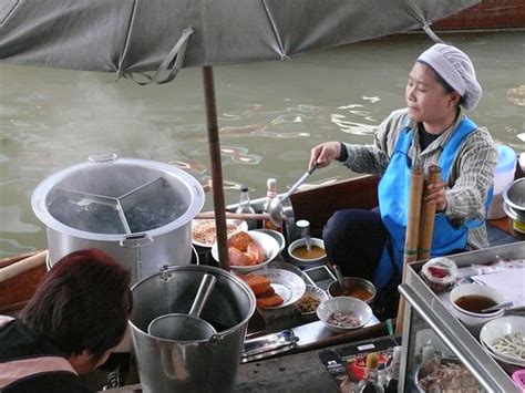 Deep Dish Dreams: Bangkok Floating Market Food