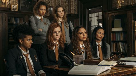 'Seance' Review: Schoolgirls Imperiled by Masked Fiend, Redux - Variety