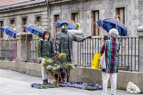 Fotos Las Flores Engalanan Las Esculturas Del Centro De Vitoria El