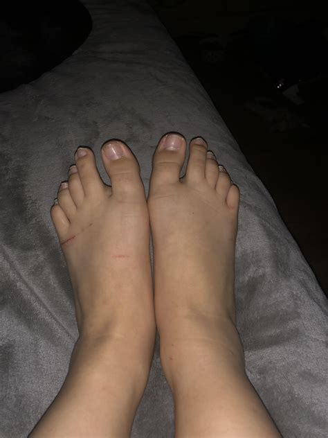 Naked Toes Scrolller