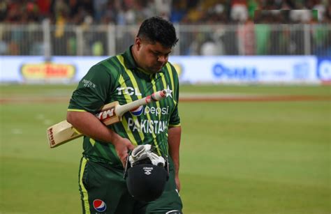 Watch Babar Azam Calls Azam Khan Genda As He Fat Shames Pakistan Keeper