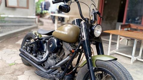 Heritage Softail Classic Bergaya Bobber Tribunjogja