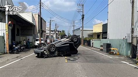 女開車自撞po畫面公審「機車惡意逼車」 遭酸睜眼說瞎話 Tvbs Line Today