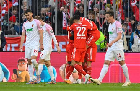 Fc Bayern Gegen Augsburg Wildes Scheibenschie En Pavard Trifft Doppelt