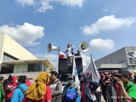 Solidaritas FSPMI Dari Indonesia Timur Untuk PUK SPAI FSPMI PT Santos