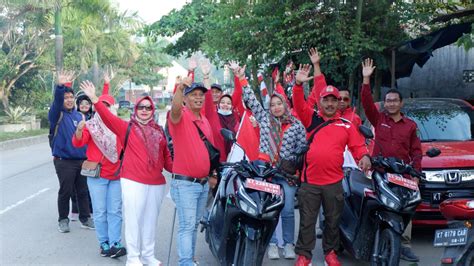 Pemerintah Desa Manunggal Jaya Ikuti Gerakan Pembagian 10 Juta Bendera