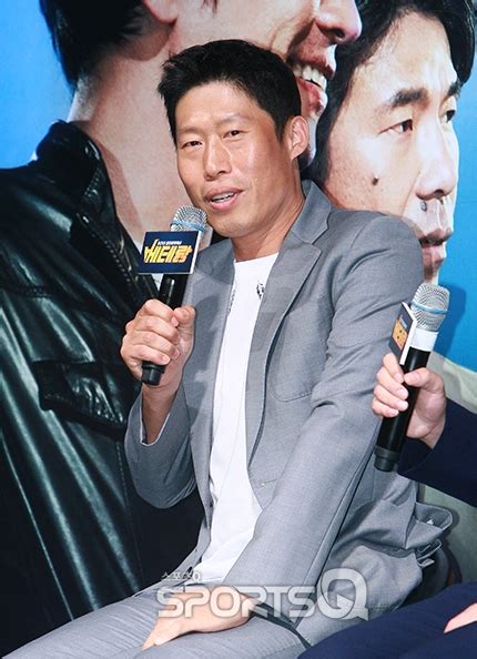 [포토q] 베테랑 유해진 유아인 오른팔 인사드려요~ 스포츠q 큐