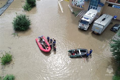 Russia's Far East suffers flooding in Khanun's wake, over 2,500 people ...