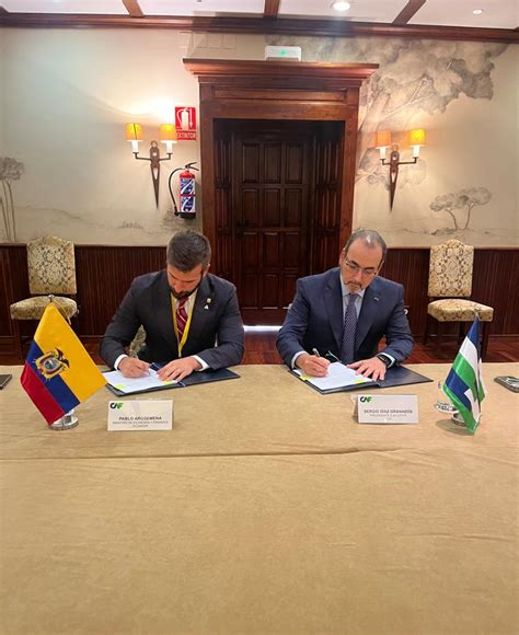 Caf Y El Gobierno De Ecuador Firman Contrato De Pr Stamo Por Usd