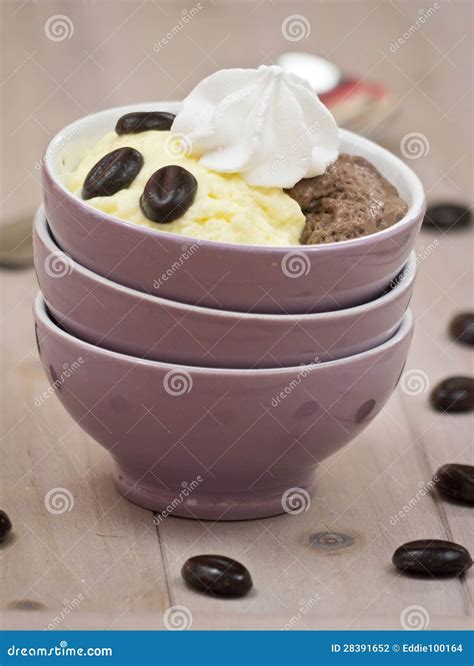 Waniliowy Pudding I Czekoladowy Pudding Zdj Cie Stock Obraz Z O Onej