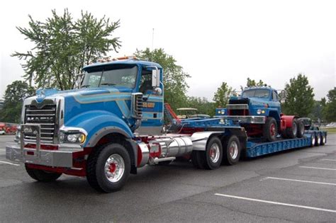 Pin By Krijn Voshart On Amerikaanse Trucks Big Rig Trucks Mack