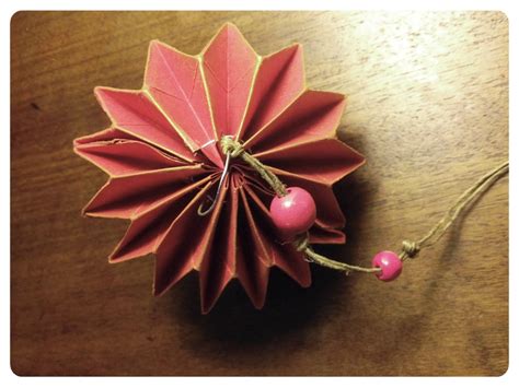 Boule de Noël en Origami et très tendance Isado