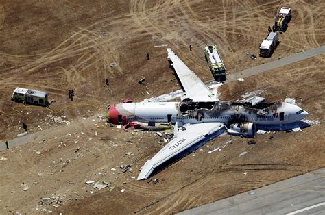 Boeing 777 Crash Landing