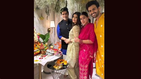 Agency News Sara Ali Khan Attends Kartik Aaryan S Ganesh Chaturthi