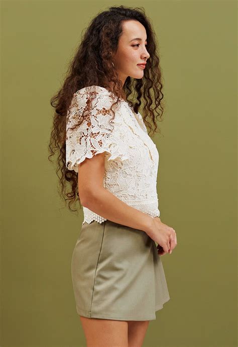 Lily Häkelspitze Crop Top in Creme Retro Indie and Unique Fashion