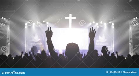 Concepto De Culto A La Iglesia Culto Cristiano Con Mano Alzada En El Fondo Transversal De La