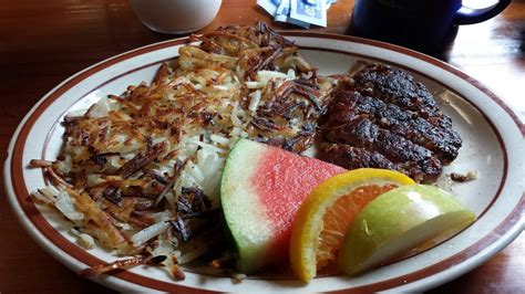 Cedars Restaurant And Lounge Menu Reviews And Photos 200 Detroit Ave