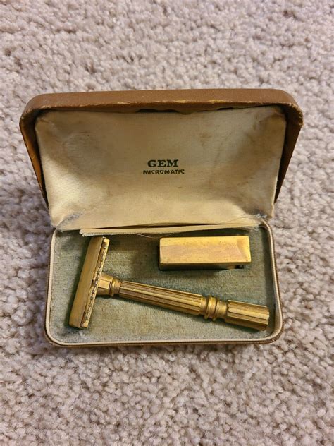 Vintage GEM Micromatic Clog Pruf Single Edge Safety Razor Set In Case