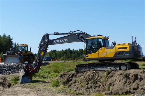 A Roadwork with a lot of new Volvo machines and many graveltrucks ...