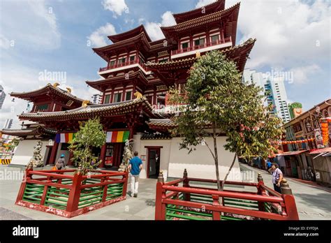 Buddha Tooth Relic Temple And Museum In Singapores Chinatown District