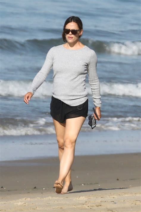 Jennifer Garner Beach In Malibu 07 15 2020 • Celebmafia