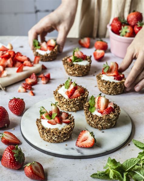 Granola Cup Mit Haferflocken Joghurt Und Erdbeeren Klara Ida