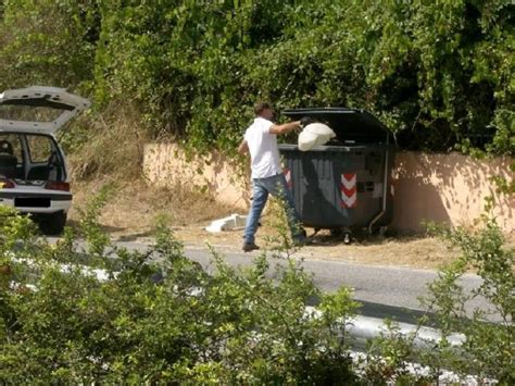 Montesilvano Rifiuti Sanzionate 17 Persone Con Le Fototrappole