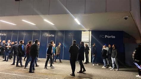 Assembleia Geral Do Fc Porto Suspensa E Adiada Ap S Mais Agress Es No