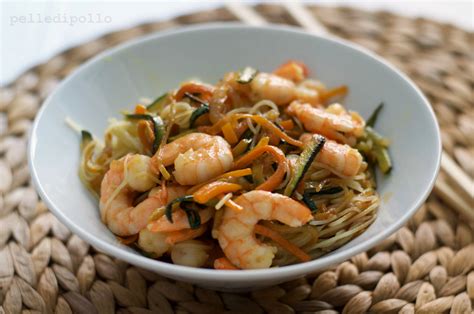 Noodles Con Gamberi E Verdure Saltate Pelle Di Pollo