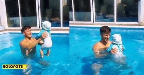 Holofote David Carreira Diverte Se O Filho Na Piscina