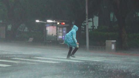 新北桃園大雷雨來襲！ 全台14縣市大雨特報｜四季線上4gtv