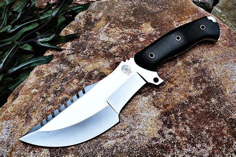 The Benefits of Custom Tactical Knives – KnifeGenie.com