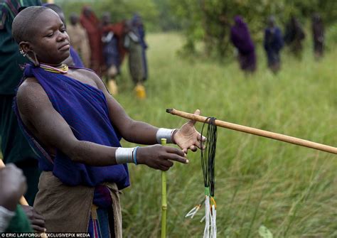 Suri Tribe In Ethiopia Battle Each Other With Sticks Daily Mail Online