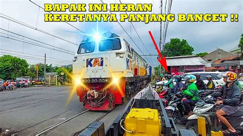 NONTON Kereta Api Pagi Hari Diperlintasan JPL 17 Garuda Wah Ketemu