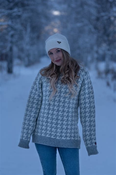 Faroese Jumper Of Pure New Wool With Classic Pattern From Norwool