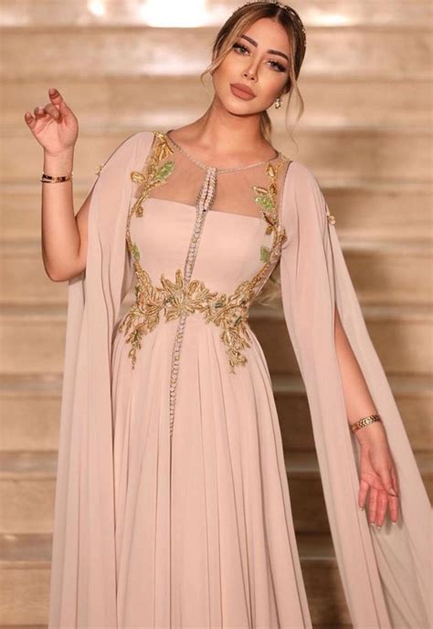 Pin By Women S Guide On Caftans Edgy Fashion Outfits Chic Evening