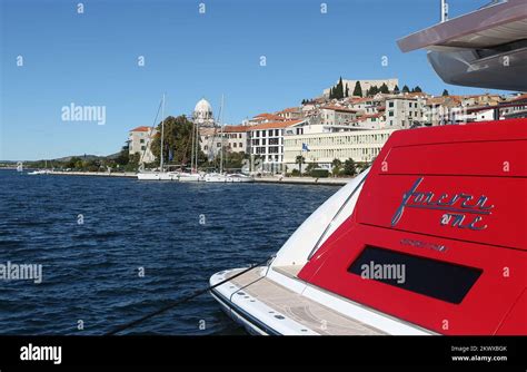 04 10 2016 Sibenik Croacia El Yate Forever One Es Propiedad De