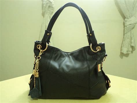 Cartera De Cuero Color Negra Tipo Shoulder Bag 2 Bolsas Internas Con