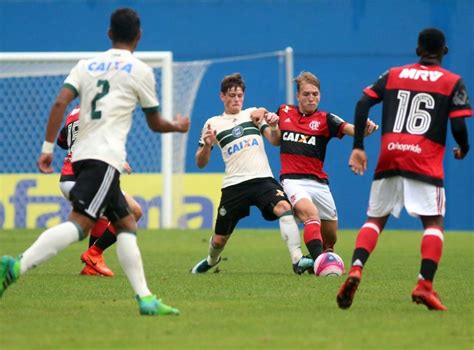 Blog Esportivo do Suíço Fla sufoca perde pênalti mas vence o Coxa e