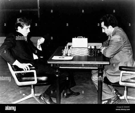 Grandmaster Bobby Fischer Competes In Match Stock Photo Alamy