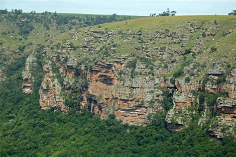 Acantilados Rugosos En El Lado Lejano De La Garganta De Oribi Imagen De