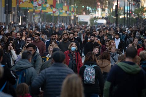 Sanidad Notifica 14 221 Nuevos Casos Y La Incidencia Se Reduce Hasta