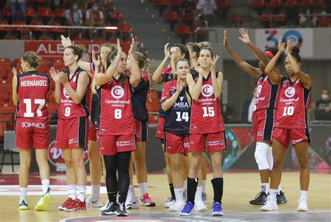 Laura Zelnyte Completa El Juego Interior Del Casademont Zaragoza Femenino